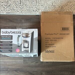 Baby Brezza Formula Pro Advanced formula Dispenser, new/sealed in box, white